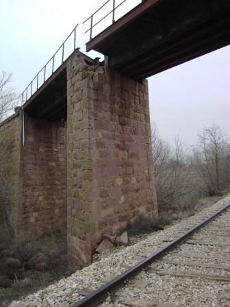 puente pilón 2 río.JPG